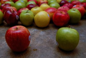 juicing apples