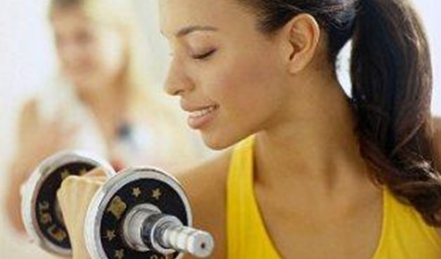 woman with beautiful hair lifting dumbell